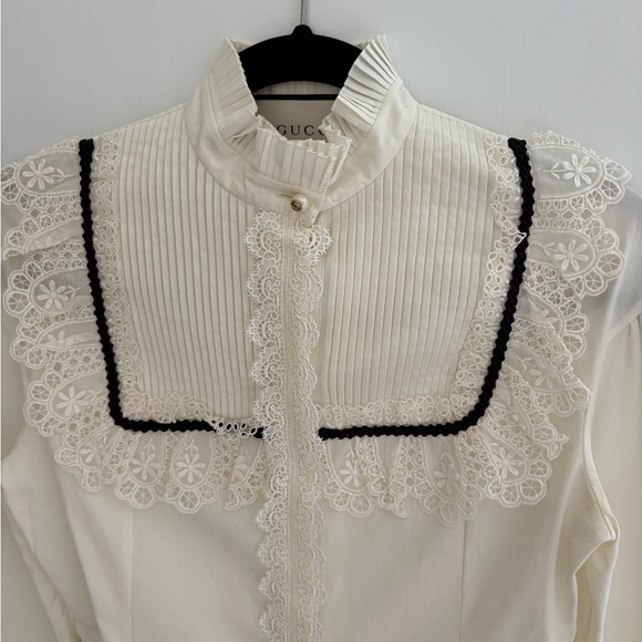 Authentic Gucci off-white with black trim blouse size Euro 38. - Picture 3 of 10